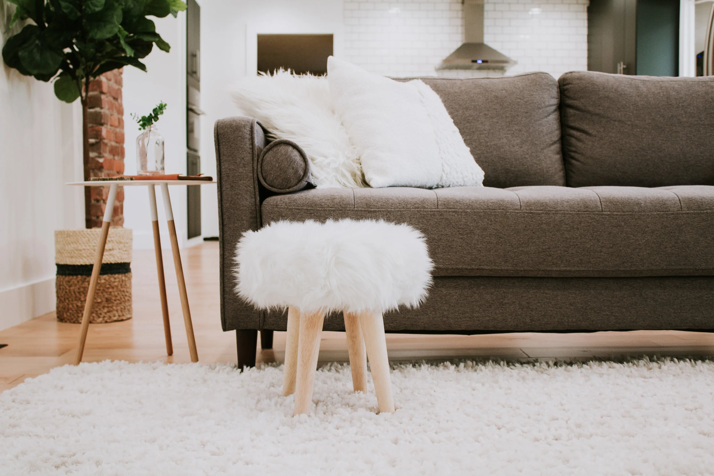 DIY FUR FOOT STOOL Nadine Stay